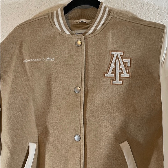 ABERCROMBIE KIDS Tan and White Jacket Front Pockets Size 15/16 - Picture 3 of 9